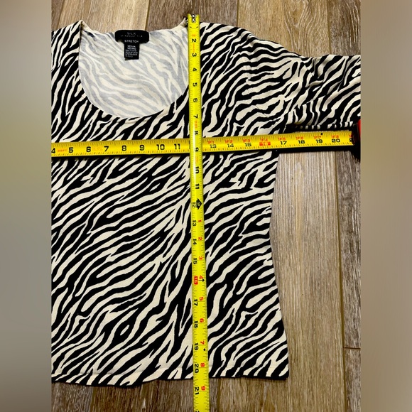 🛍️Silx By August Silk Leopard print thin stretch sweater and string tie sleeve - Picture 5 of 6